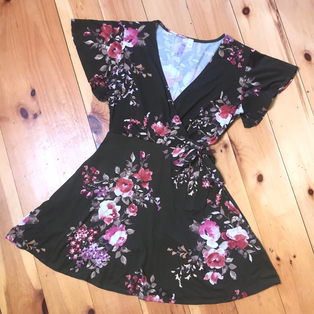 Faux Wrap Dress - Picture 3 of 9